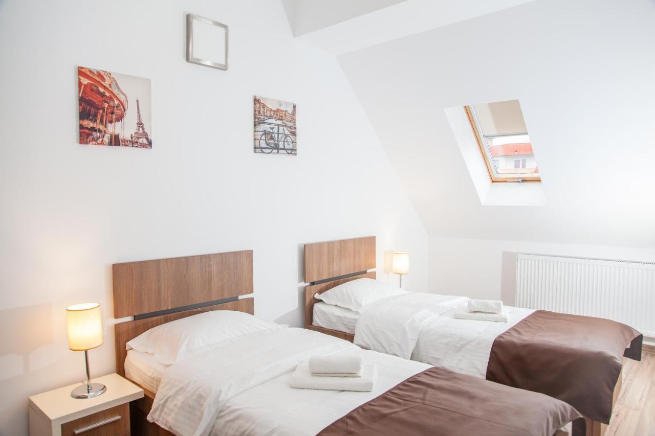 Hb Brilliant Hotel Braşov Eksteriør billede